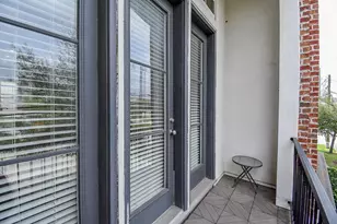 1027 St Charles St, Houston, TX 77003 - Photo 12