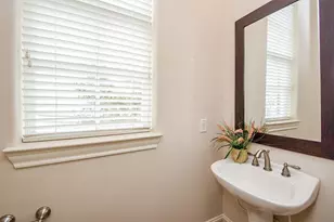 1027 St Charles St, Houston, TX 77003 - Photo 10