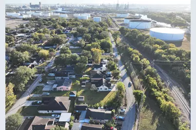 9429 E Avenue H, Houston, TX 77012 - Photo 8