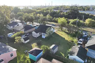 9429 E Avenue H, Houston, TX 77012 - Photo 2