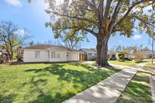 6711 Schiller St, Houston, TX 77055 - Photo 2