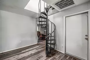 110 S 9th St, Highlands, TX 77562 - Photo 16