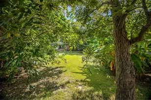 110 S 9th St, Highlands, TX 77562 - Photo 8