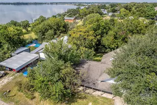 110 S 9th St, Highlands, TX 77562 - Photo 4