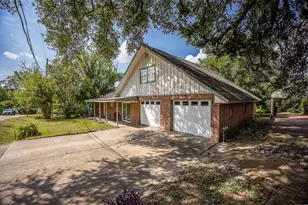 110 S 9th St, Highlands, TX 77562 - Photo 1