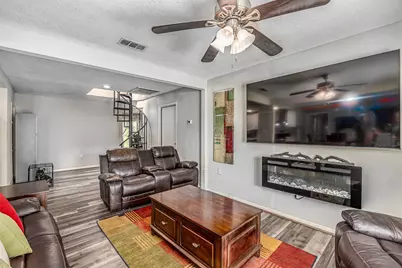 110 S 9th Street, Highlands, TX 77562 - Photo 2