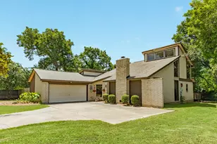 101 Huckleberry Dr, Lake Jackson, TX 77566 - Photo 1
