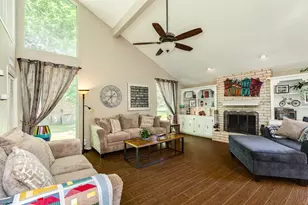 101 Huckleberry Dr, Lake Jackson, TX 77566 - Photo 6