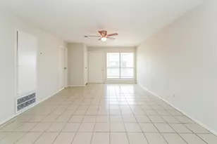 4021 Briar Hollow Dr, Dickinson, TX 77539 - Photo 2