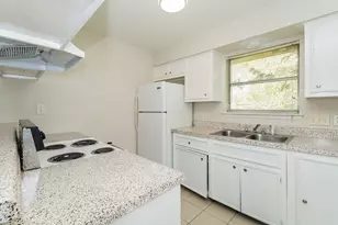 4021 Briar Hollow Dr, Dickinson, TX 77539 - Photo 6