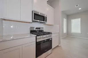 8917 Grovner Pl, Houston, TX 77055 - Photo 12