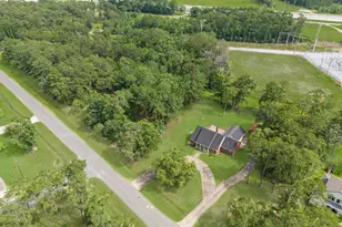 205 Mohawk Ln, Wallisville, TX 77597 - Photo 2