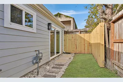 8518 Furlong Lane, Houston, TX 77071 - Photo 32