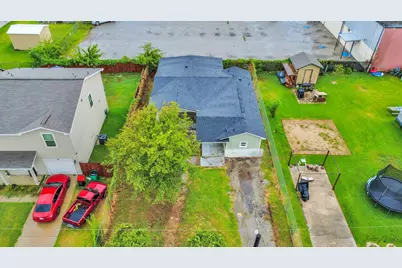 207 E Defee Avenue, Baytown, TX 77520 - Photo 14