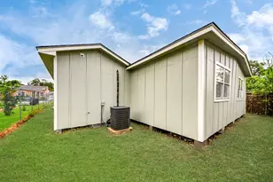 207 E Defee Ave, Baytown, TX 77520 - Photo 12