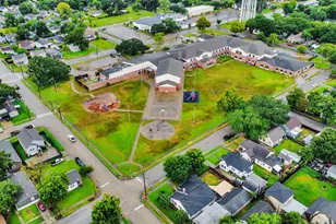 207 E Defee Ave, Baytown, TX 77520 - Photo 16