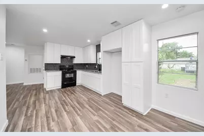 207 E Defee Avenue, Baytown, TX 77520 - Photo 28