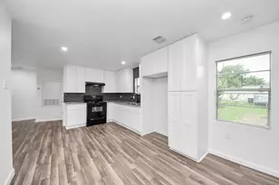 207 E Defee Ave, Baytown, TX 77520 - Photo 28