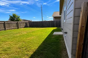 253 Wonderful Life Way, Jarrell, TX 76537 - Photo 16
