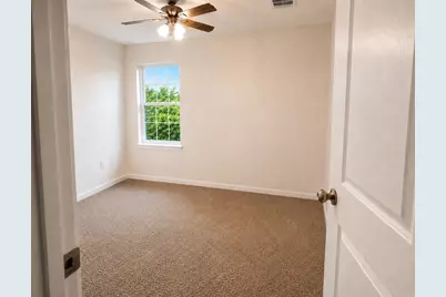 253 Wonderful Life Way, Jarrell, TX 76537 - Photo 14