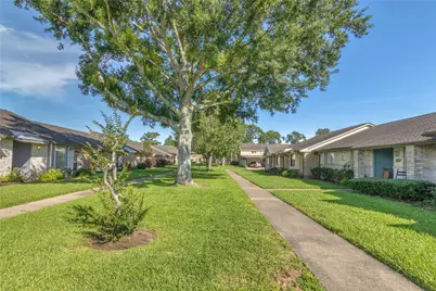 3876 Laura Leigh Drive, Friendswood, TX 77546 - Photo 2