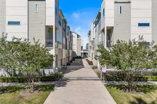 1013 W 17th St, Houston, TX 77008 - Photo 2