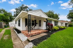 1070 W 43rd St, Houston, TX 77018 - Photo 1
