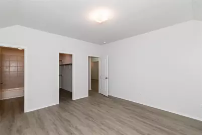 8639 Middleton Oaks Circle, Houston, TX 77028 - Photo 6