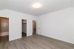 8639 Middleton Oaks Cir, Houston, TX 77028 - Photo 6