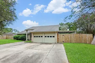 16422 Hibiscus Ln, Friendswood, TX 77546 - Photo 2