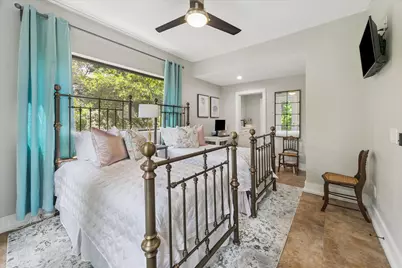 1901 W 14th 1/2 Street #C, Houston, TX 77008 - Photo 6