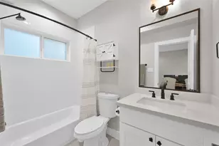 2103 Bevis St, Houston, TX 77008 - Photo 10
