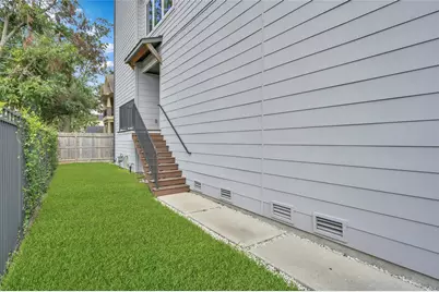 2103 Bevis Street, Houston, TX 77008 - Photo 4