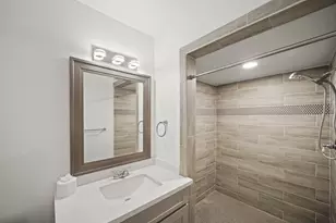 1219 Wisterwood Dr, Houston, TX 77043 - Photo 32