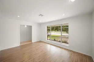 9538 Skyline Dr, Houston, TX 77063 - Photo 6