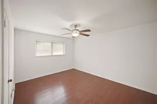 9538 Skyline Dr, Houston, TX 77063 - Photo 24