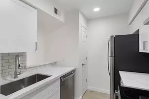 10075 Westpark Dr, Houston, TX 77042 - Photo 8