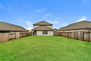 204 Blue Crane St, Huntsville, TX 77320 - Photo 2