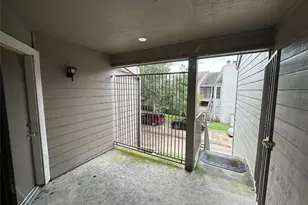 6701 Sands Point Dr, Houston, TX 77074 - Photo 8