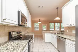 213 E Summerhaze Circle, The Woodlands, TX 77382 - Photo 12