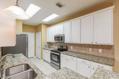 213 E Summerhaze Circle, The Woodlands, TX 77382 - Photo 14