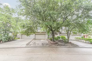 213 E Summerhaze Circle, The Woodlands, TX 77382 - Photo 2