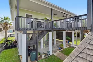 437 Pompano St, Bayou Vista, TX 77563 - Photo 2