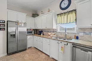 437 Pompano St, Bayou Vista, TX 77563 - Photo 16