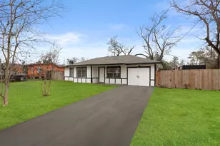 7938 Snowden St, Houston, TX 77028 - Photo 1