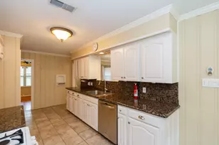 1810 Viking Dr, Houston, TX 77018 - Photo 14