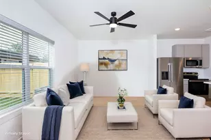 1947 Longmire Villas Ct, Conroe, TX 77304 - Photo 4