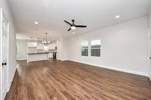 6910 J W Peavy Dr, Houston, TX 77011 - Photo 6