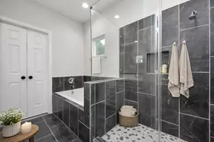 6910 J W Peavy Dr, Houston, TX 77011 - Photo 24