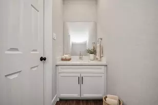 6910 J W Peavy Dr, Houston, TX 77011 - Photo 10